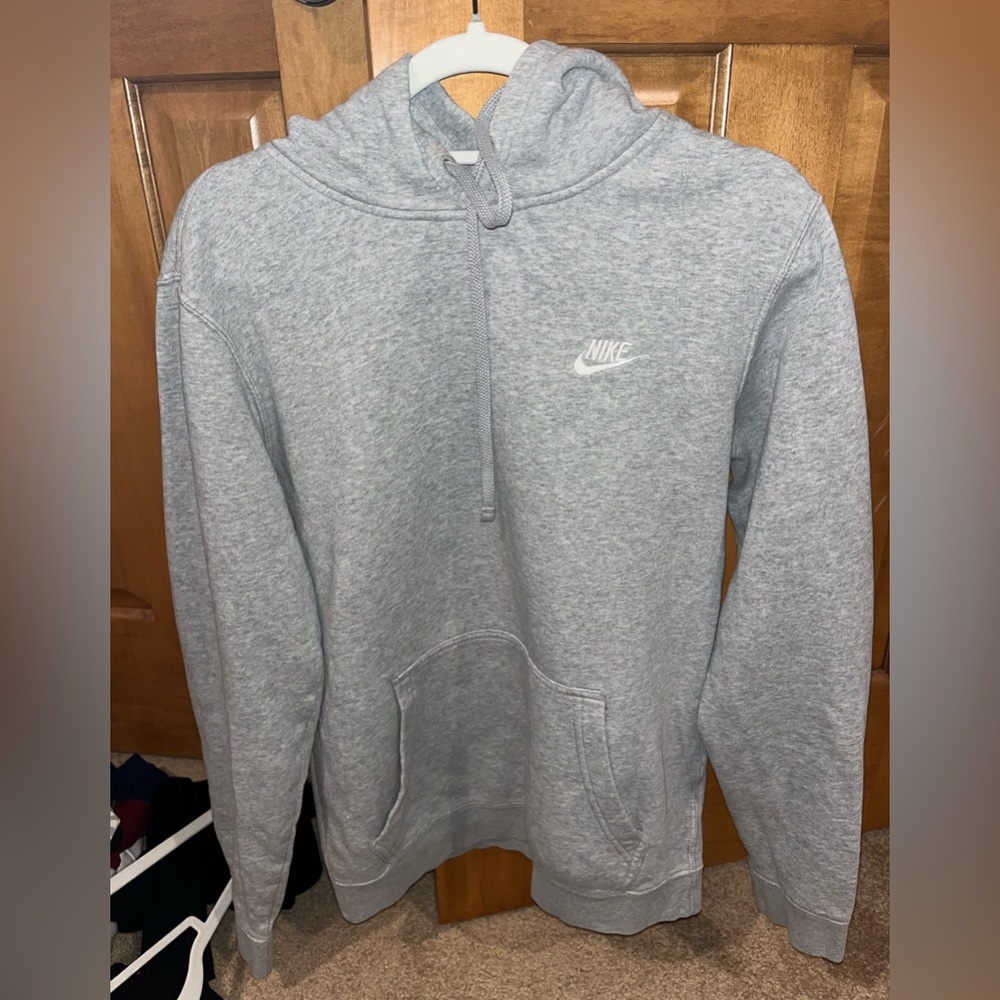 Nike Club Fleece Hoodie in Gray Heather